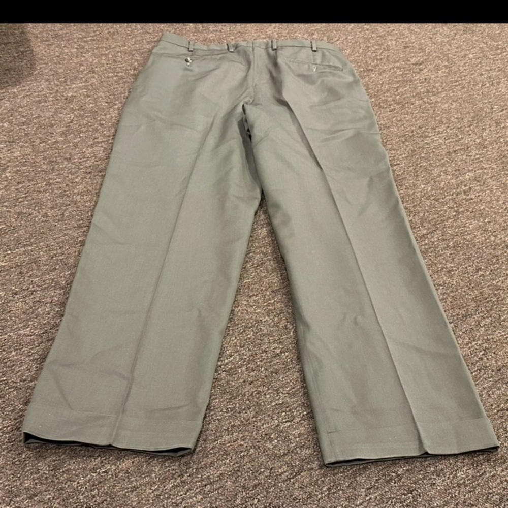 Men's Green grey Eddie Baurer Pants 36x32 relaxed fit EUC! - Picture 3 of 4